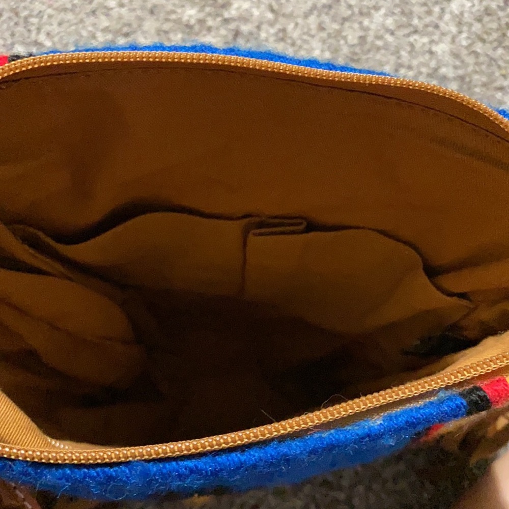 Crossbody - Picture 6 of 7